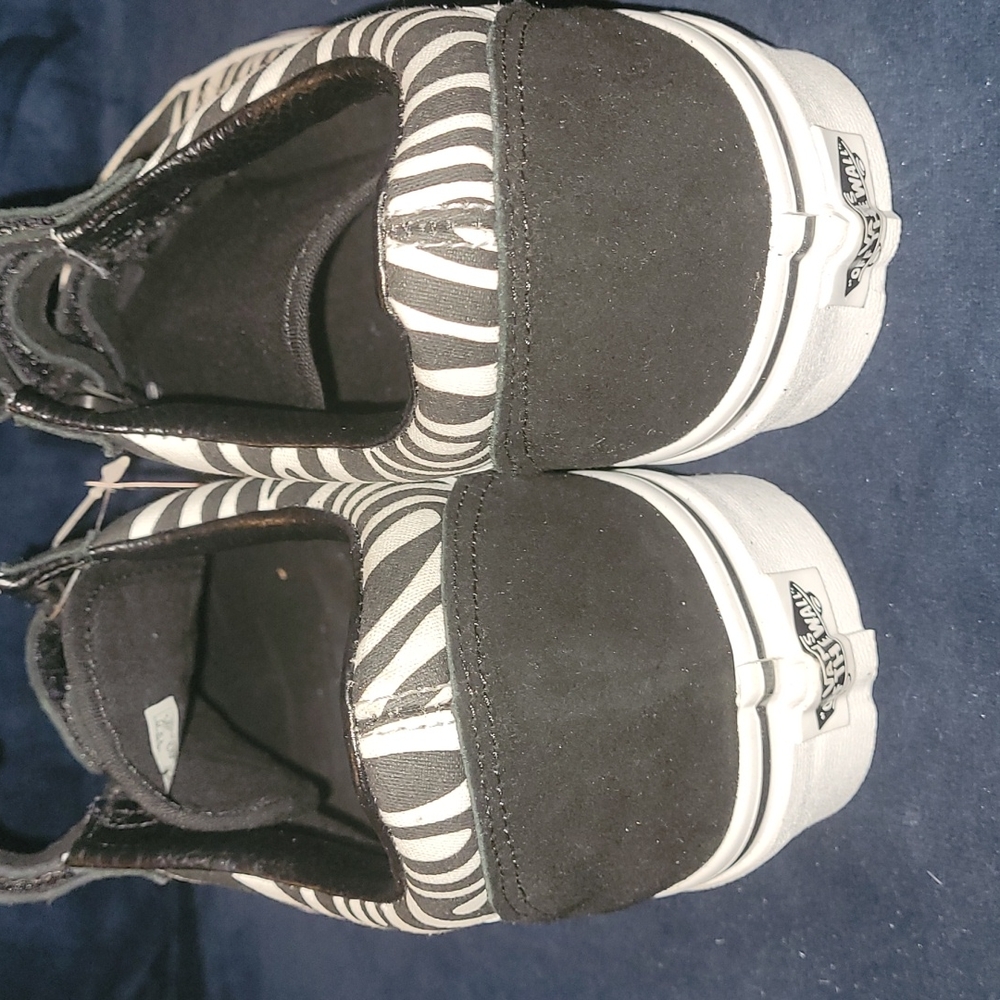 New Vans Classic Old Skool V size 10.5mn equals 12 wm and 8mn equals 9.5 mn - Picture 3 of 9